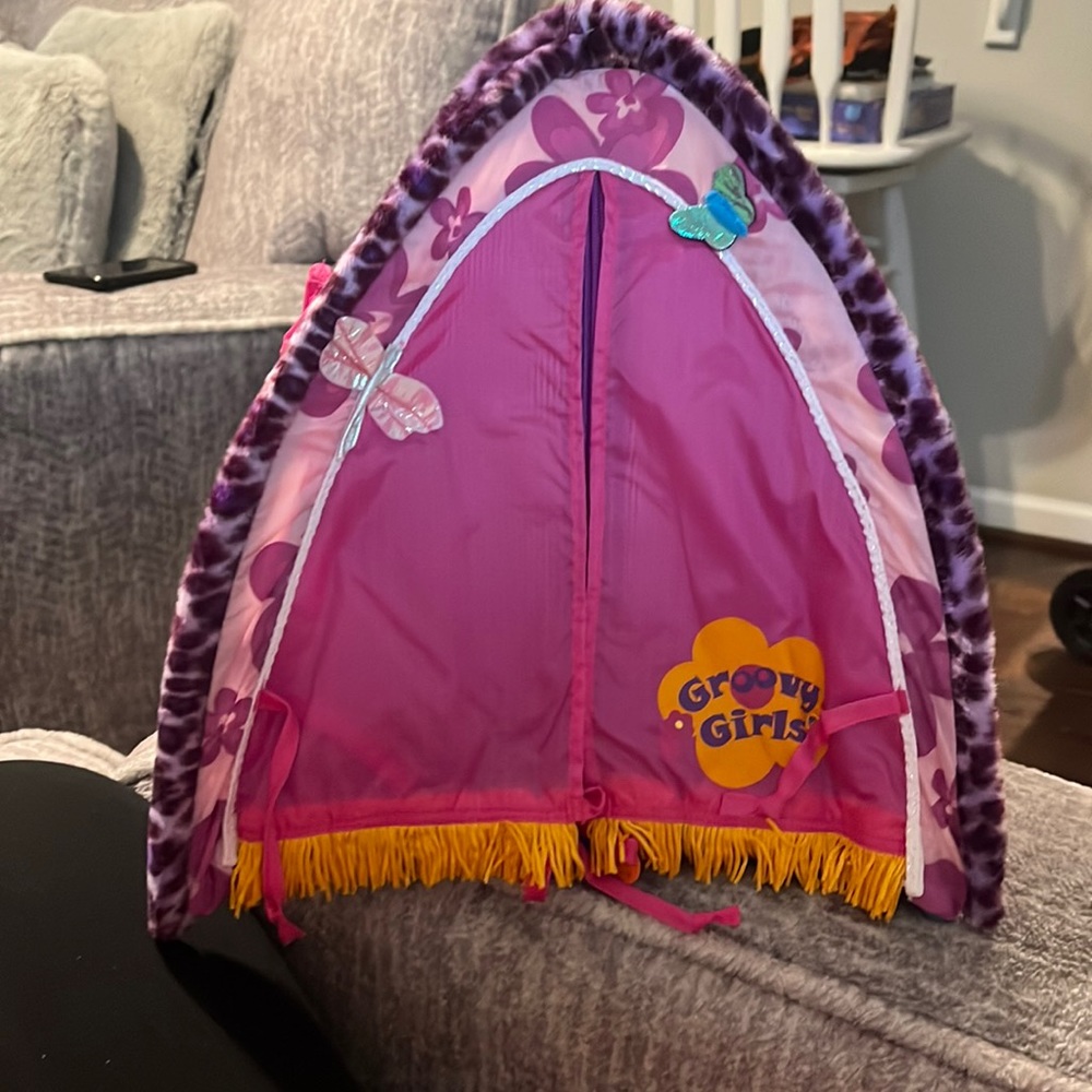 Groovy Girls Tent Pop Up Manhattan Toy 11" Pink & Purple Zipper Door Roll Window